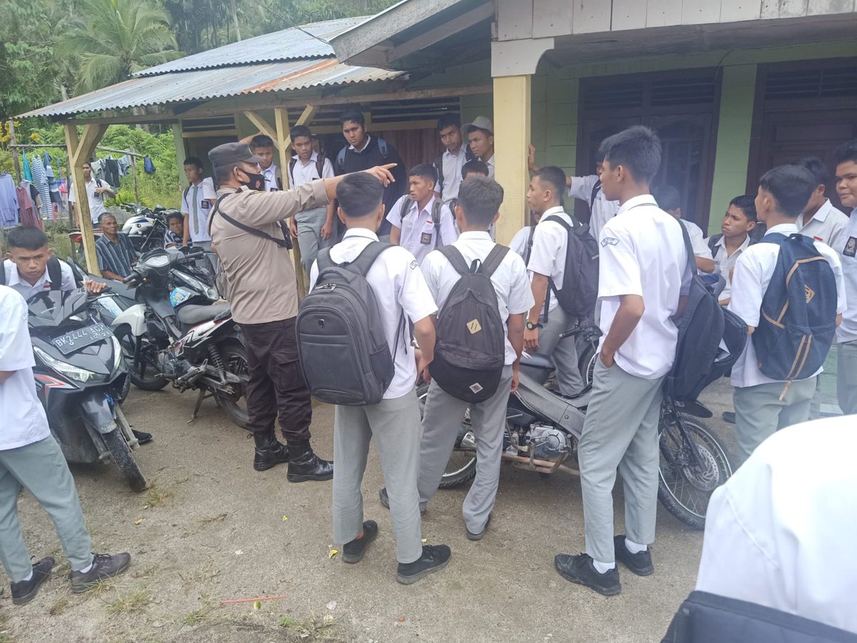 PolsekJae's tweet photo. Giat Preventif dalam upaya menekan kejahatan Pada Wilayah hukum Polsek Pahae Jae. https://t.co/sph00yIoh4