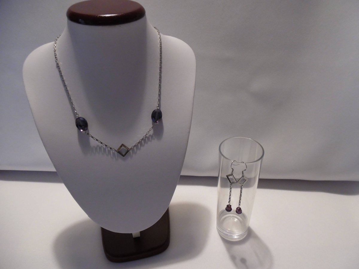 CreaFalip's tweet photo. Bonjour, -18% dans ma #boutiqueetsy : Parure, Collier + Boucles d'oreilles, perles en cristal, parure connecteur, chaîne acier inoxydable, violet, argent, cadeau fait main unique https://t.co/sPThungDme #argent #violet #non #femmes #oui https://t.co/HMh10UrPeL