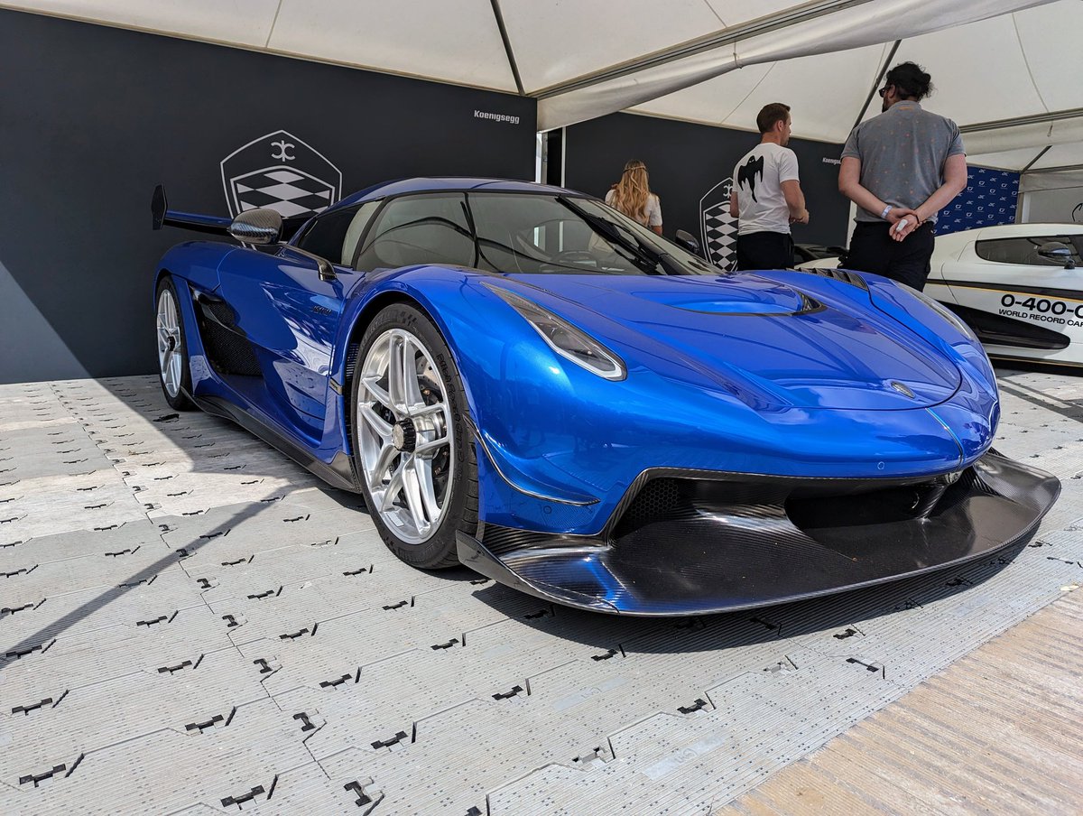 R19NP's tweet photo. As is now the norm, Christian and his team at @koenigsegg truly flex 💪🏼 at @fosgoodwood 

#Gooodwood #FoS
#Koenigsegg #CC850 #Gemera #Jesko
#GhostSquadron 👻 https://t.co/dsOJJyUQji