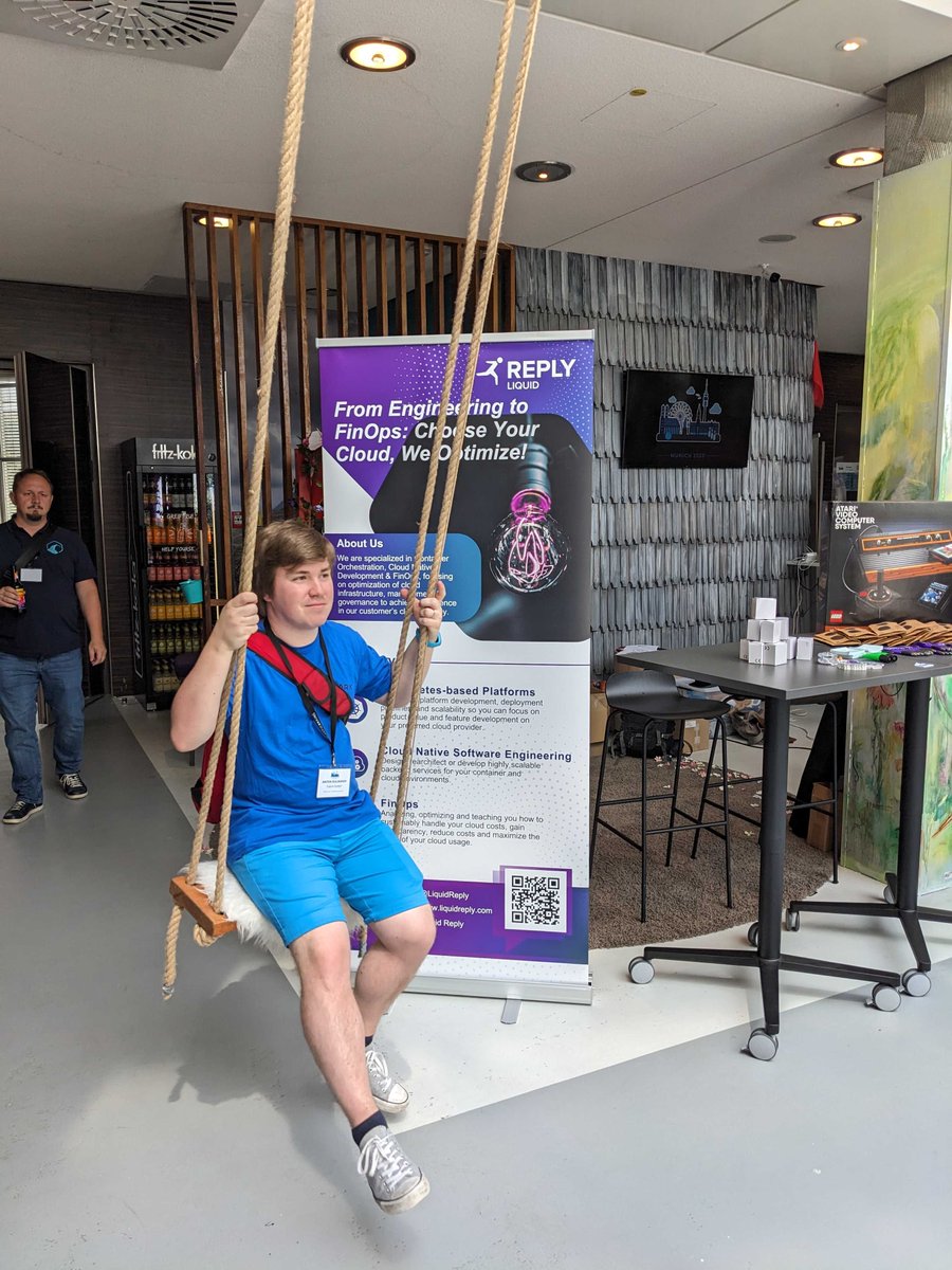 palark_com's tweet image. More photos to give you a better feeling of how #KCDMunich is happening include an excellent Kubernetes shield from @komodor_com, a swing by @LiquidReply, and even some table tennis. Thanks, @KCDMunich, for this fantastic event! 🤩 #KubernetesCommunityDays