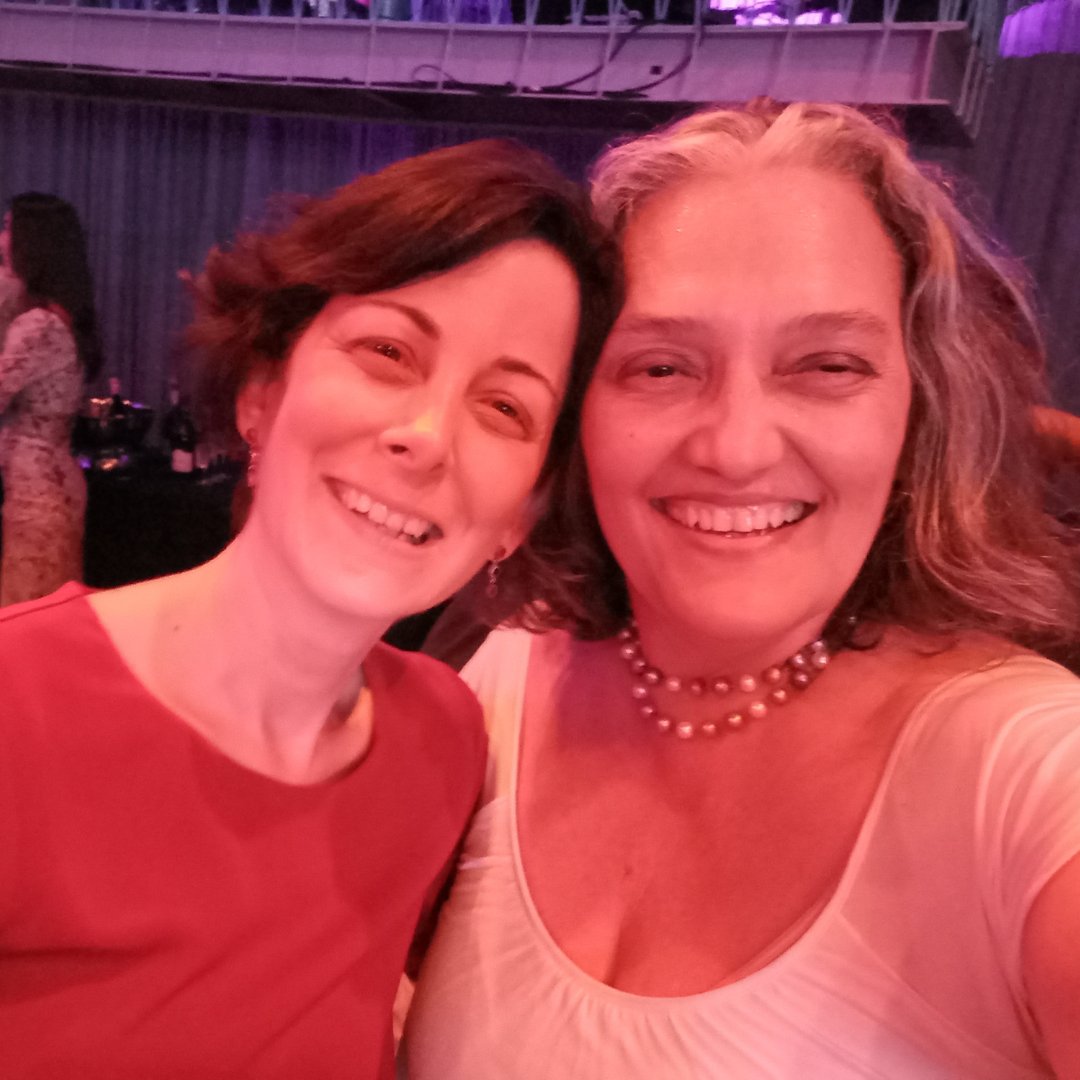 aiic_brasil's tweet photo. Festa da @aiiconline no Atomium celebrando os 70 anos da Associação, com direito a premiações (parabéns regiões Brasil e Turquia e Christiane Driesen!), sorteio de presentes, dança e muita alegria! #aiic #aiic70 #whyAIIC #joinaiic #xl8 #1nt #SL1nt #vidadeinterprete #terplife https://t.co/54EXYrD2rC