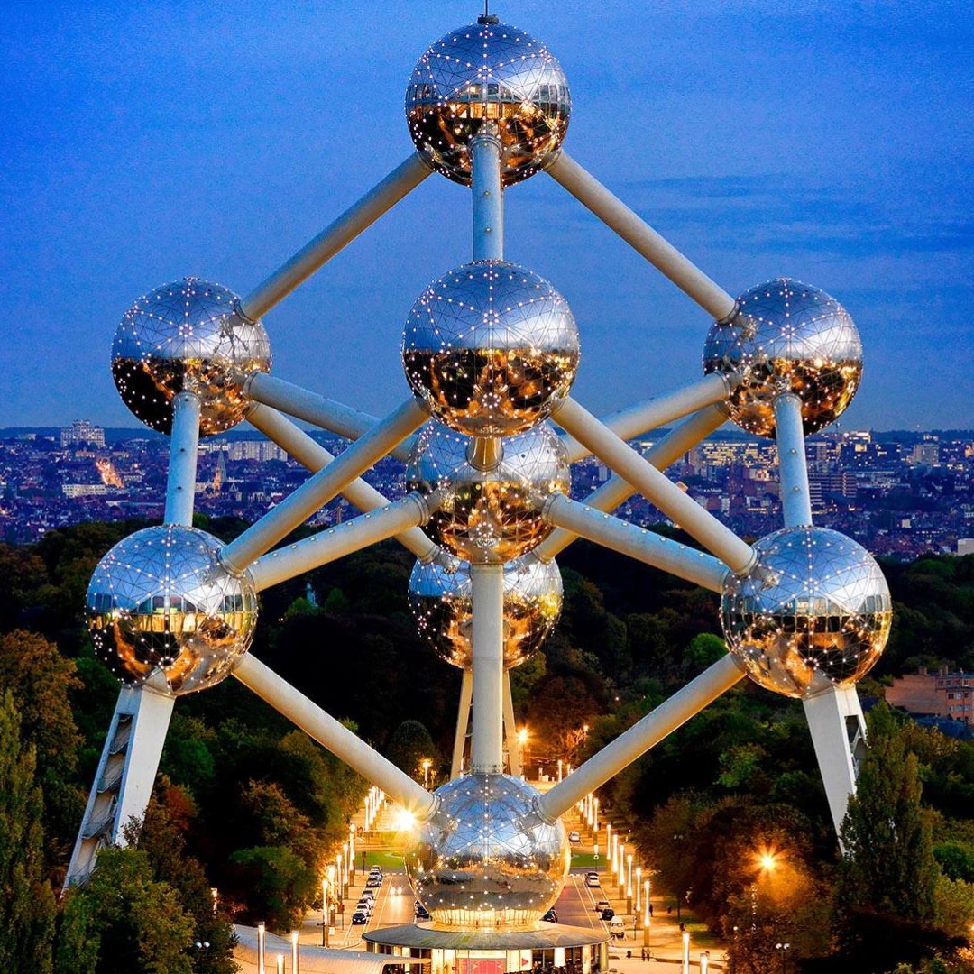 aiic_brasil's tweet photo. Festa da @aiiconline no Atomium celebrando os 70 anos da Associação, com direito a premiações (parabéns regiões Brasil e Turquia e Christiane Driesen!), sorteio de presentes, dança e muita alegria! #aiic #aiic70 #whyAIIC #joinaiic #xl8 #1nt #SL1nt #vidadeinterprete #terplife https://t.co/54EXYrD2rC