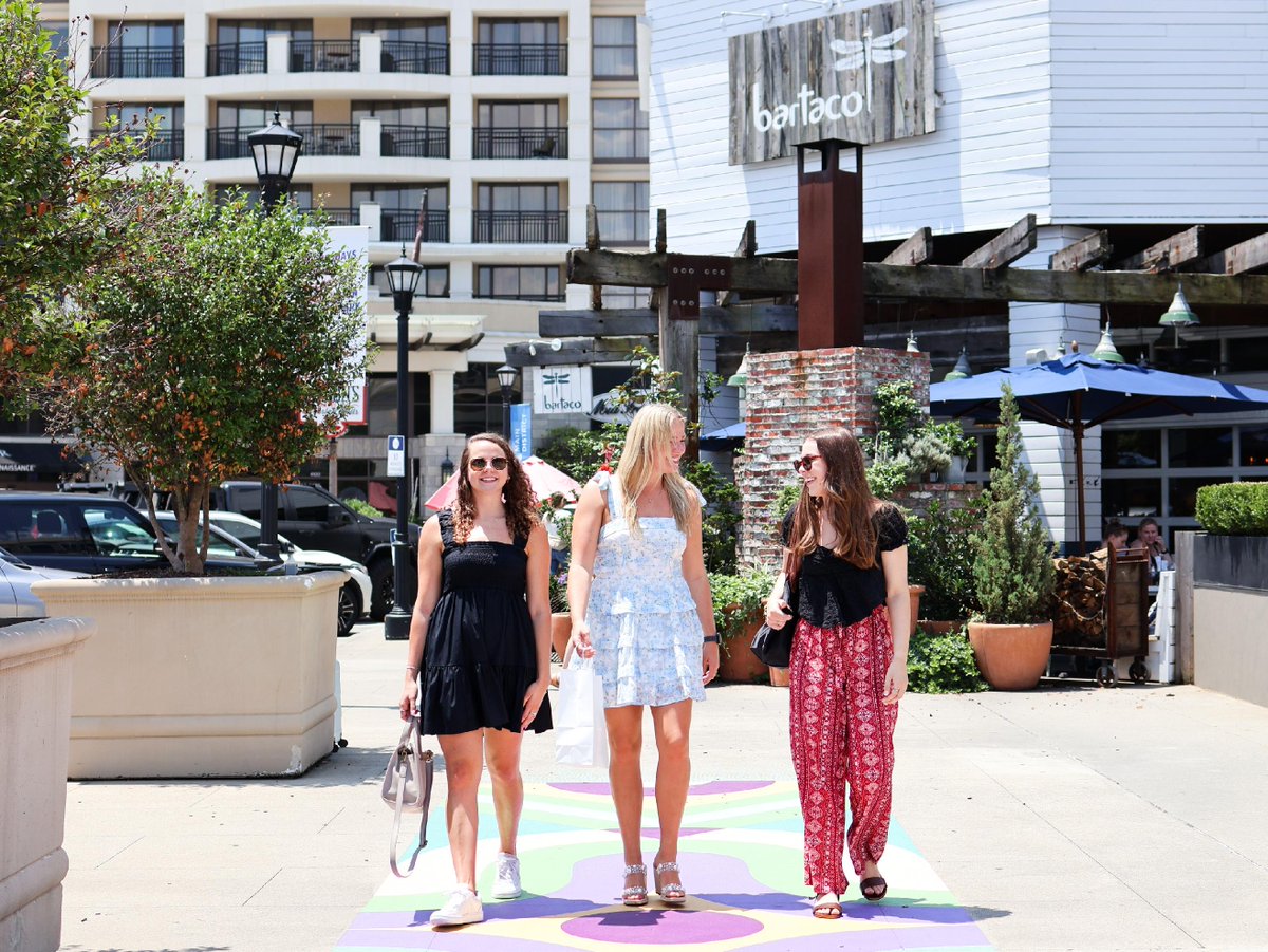 TabletopMediaGp's tweet photo. You can't beat summer photoshoots with our wonderful clients and work friends. โค๏ธ๐ธ
Pictured here are Tabletop's Social Media Managers grabbing content for @buoybowls and @renraleigh! ๐
#tabletoptalk #tabletopteam #socialmediamanagment https://t.co/DZQ5B1WL7W