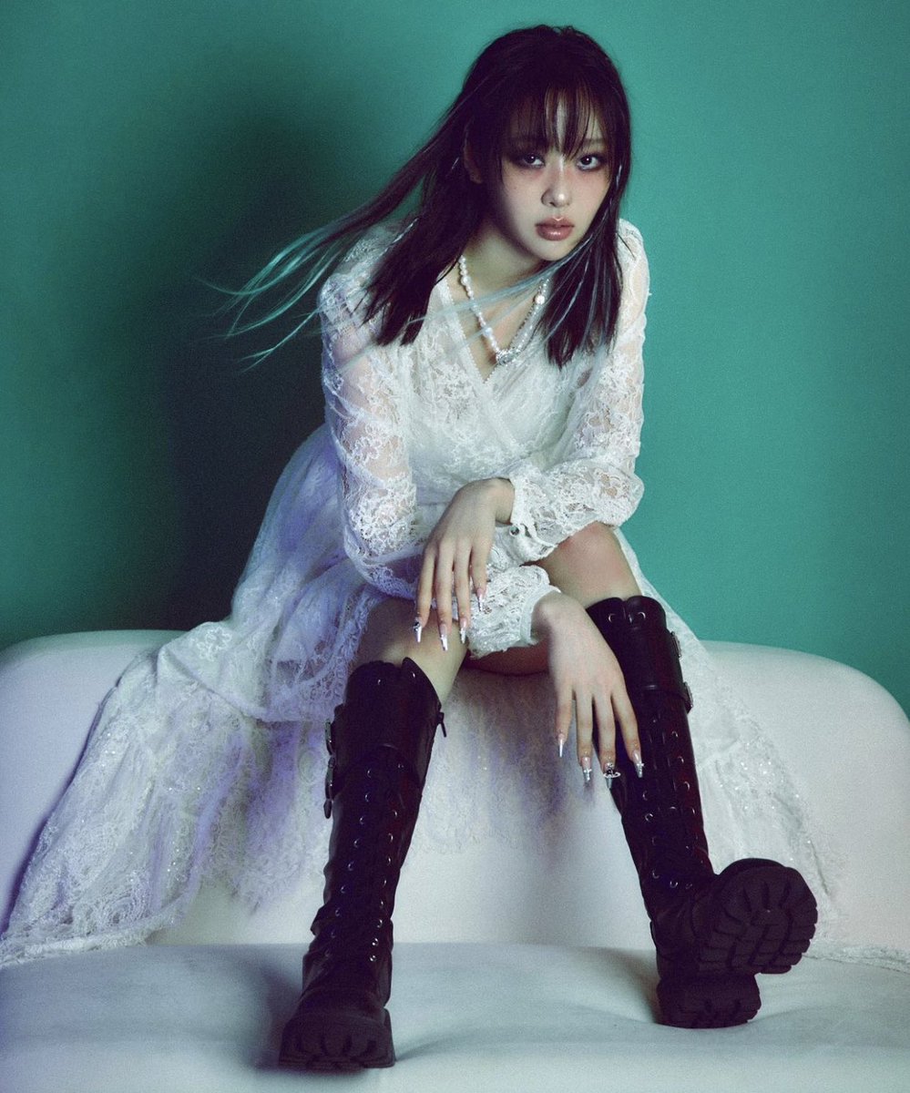 MUGUNG POSTED MORE PICS OF YVES AND IM SCREAMING