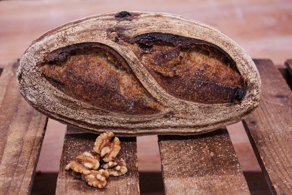 BREADLINES THIS WEEK: Raisin & Walnut Sourdough is back on special (toast with butter, perfect brekkie), @BaildonMarket this Saturday (pray for dry weather!) and we have spaces for our Pastry Class on 29th July! Master those layers! leedsbread.coop/shop/pastry-vi…