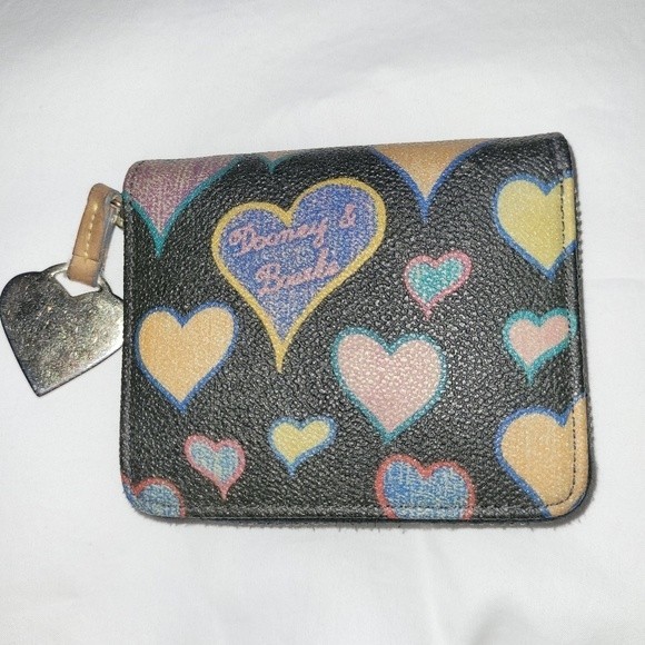ShelleyB326's tweet photo. So good I had to share! Check out all the items I'm loving on @Poshmarkapp from @stephbsales72 @KCTrump2024 #poshmark #fashion #style #shopmycloset #bobbiebrooks #dooneybourke: https://t.co/cF6GG0yRXF https://t.co/eytHVzO8HF
