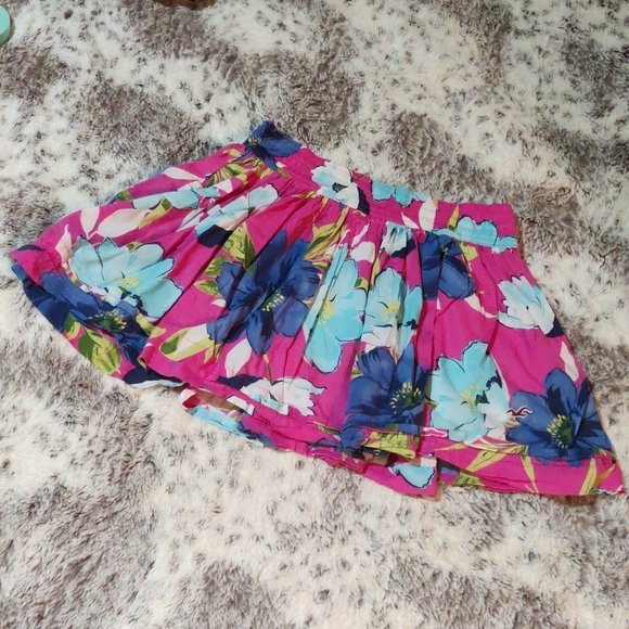 smittenwitten's tweet photo. So good I had to share! Check out all the items I'm loving on @Poshmarkapp #poshmark #fashion #style #shopmycloset #starter #oldnavy #hollister: https://t.co/5zfMJgT13v https://t.co/GWdZDVM6p2