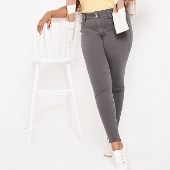 SparkleDustGab's tweet photo. So good I had to share! Check out all the items I'm loving on @Poshmarkapp from @eMclectic @Thrift_EdThread #poshmark #fashion #style #shopmycloset #maurices #underarmour: https://t.co/TYlFzQye1o https://t.co/yzDFuttEvE