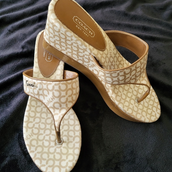 So good I had to share! Check out all the items I'm loving on <a href="/Poshmarkapp/">Poshmark</a> from <a href="/aoraiir_s/">Suda_Thep</a> #poshmark #fashion #style #shopmycloset #chinrada #swimsolutions #coach: posh.mk/dJnjrWFAvBb