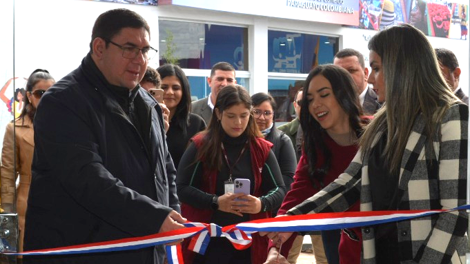MJusticiaPy's tweet photo. Nuestro Stand en la Expo se llena de visitantes entusiastas que apoyan la reinserción social. ¡Descubre los productos elaborados por personas privadas de libertad! 

#ExpoMRA2023 #ReinserciónSocial #ProductosPenitenciarios

Más información: https://t.co/PwGX0gHrLv https://t.co/hRy48yhdKO