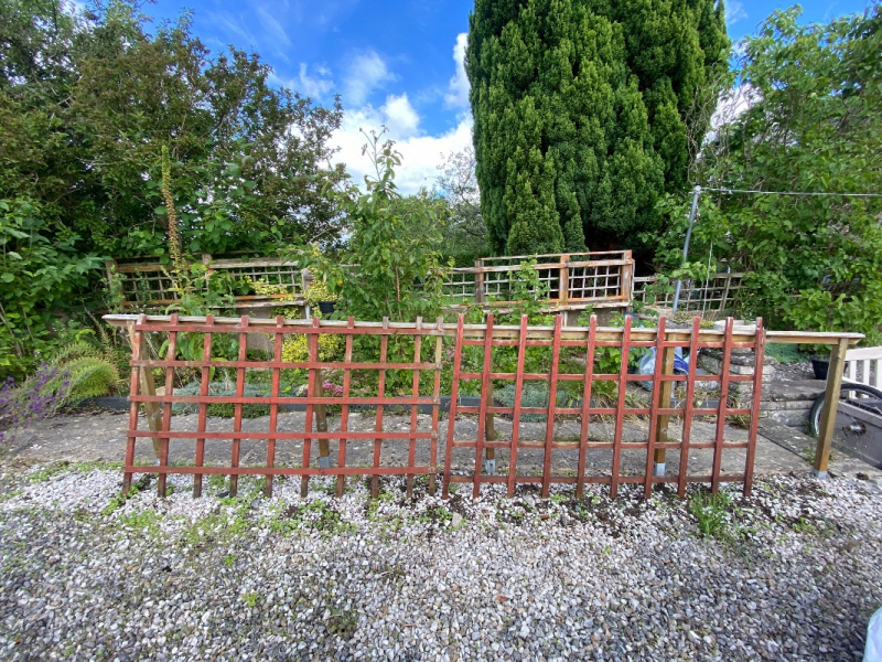 KendalFreegle's tweet photo. OFFER: Trellis  (Hallgarth LA9) https://t.co/WdUYIN8sBn https://t.co/jkCgZL4aZm