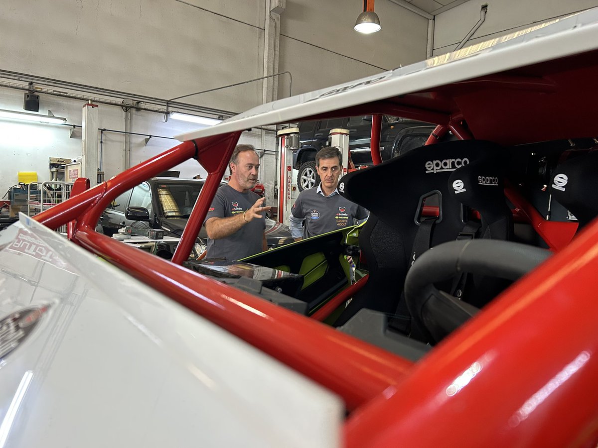🏎️ Una gozada poder montarme en uno de los coches con los que el Polaris Aragon Team va a participar en la Baja Aragón. ¡Mucha gracias por la vueltecita y mucha suerte!