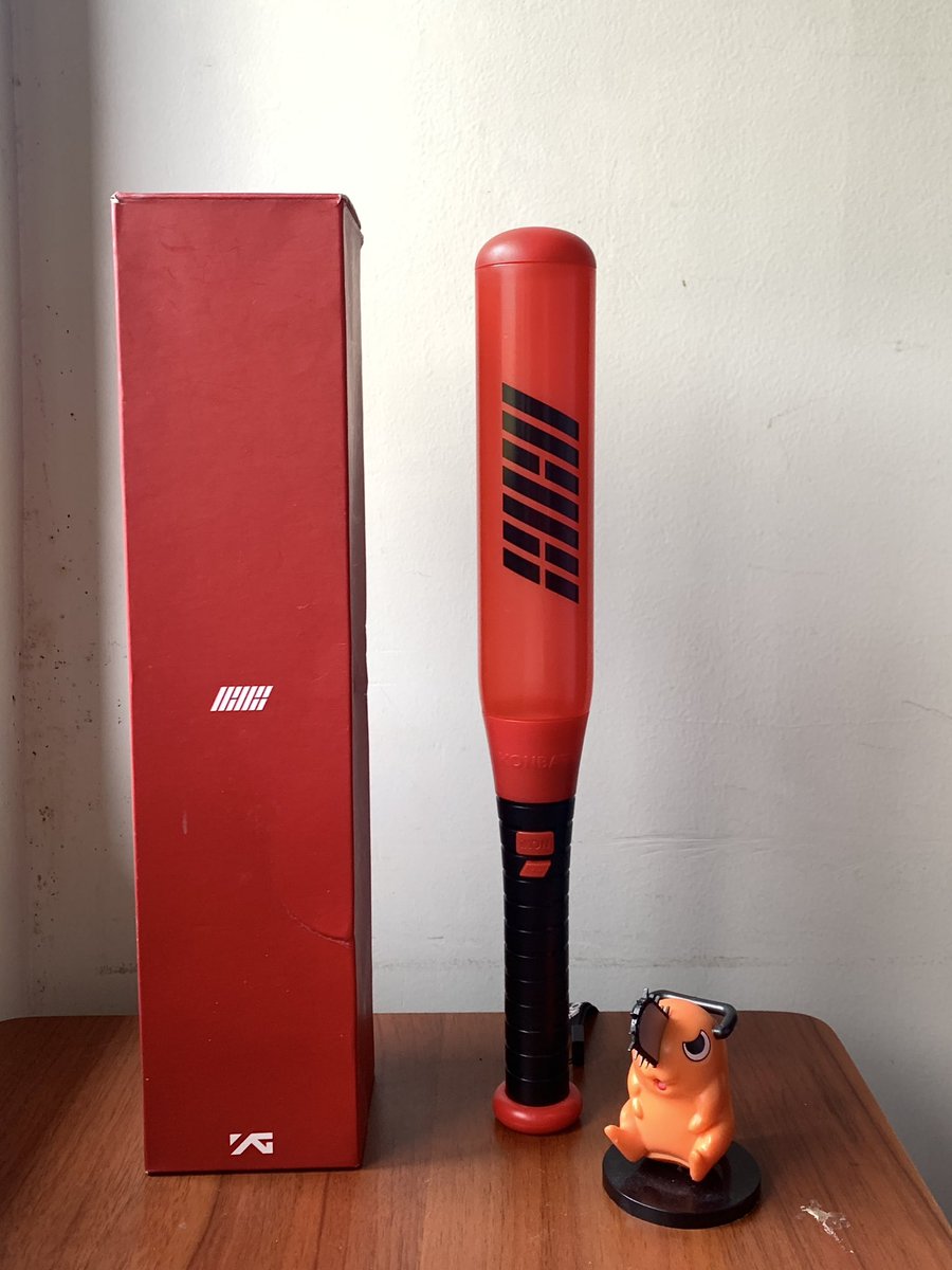 hellauv's tweet image. wts lfb ph

iKON lightstick — KONBAT version 2

↬ ₱1200 
↬ unsealed but never been used
↬ v good condi 
↬ on hand, can ship anytime
↬ payo 
↬ with box &amp;amp; freebies

🏷️ ikon takeoff tour in manila