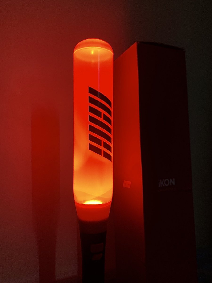 hellauv's tweet image. wts lfb ph

iKON lightstick — KONBAT version 2

↬ ₱1200 
↬ unsealed but never been used
↬ v good condi 
↬ on hand, can ship anytime
↬ payo 
↬ with box &amp;amp; freebies

🏷️ ikon takeoff tour in manila