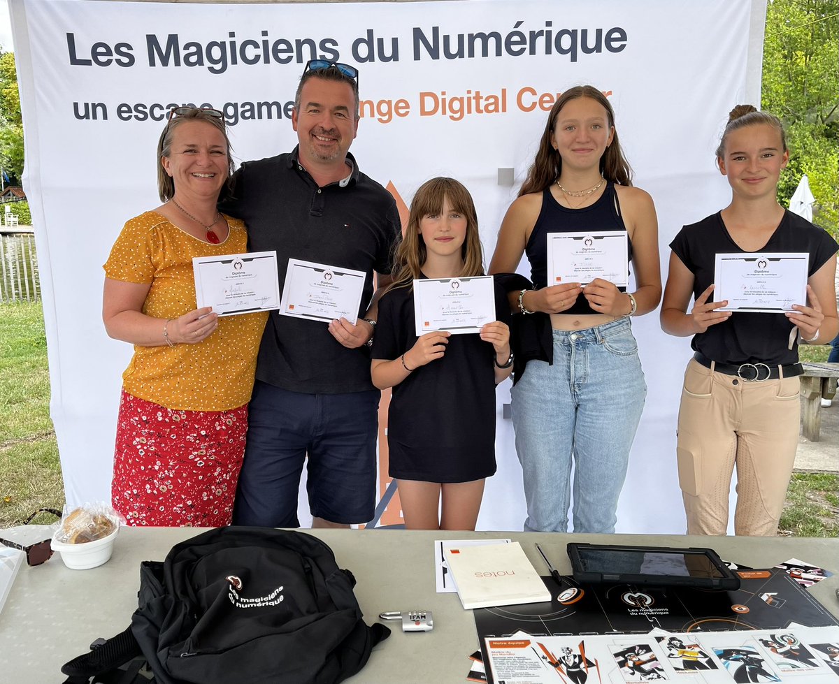 SarahBouleau's tweet photo. Comme Emilie,Grégory, Maxent , Robin, Magali, Annaelle, Lucille, Jean-Pierre et Julie, venez vous aussi en famille résoudre les énigmes des Magiciens du Numérique. Utilisez vos pouvoirs et déjouez les pièges du #numérique aujourd’hui et toute la semaine à #metzplage https://t.co/3CfVPQMTRU
