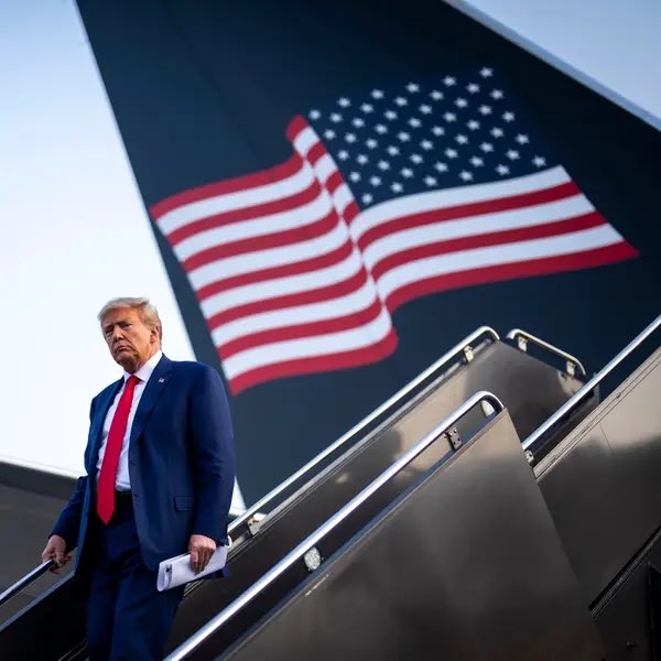 allenanalysis's tweet photo. Trump and Allies Forge Plans to Increase Presidential Power in 2025.

If reelected in 2025, Donald J. Trump and his allies plan to significantly expand presidential power by reshaping the structure of the executive branch. Their aim is to concentrate greater authority directly in the hands of the president, going beyond ordering investigations into political rivals. The objective is to increase the president's control over independent agencies like the Federal Communications Commission and the Federal Trade Commission, which currently operate with a level of independence from political interference.