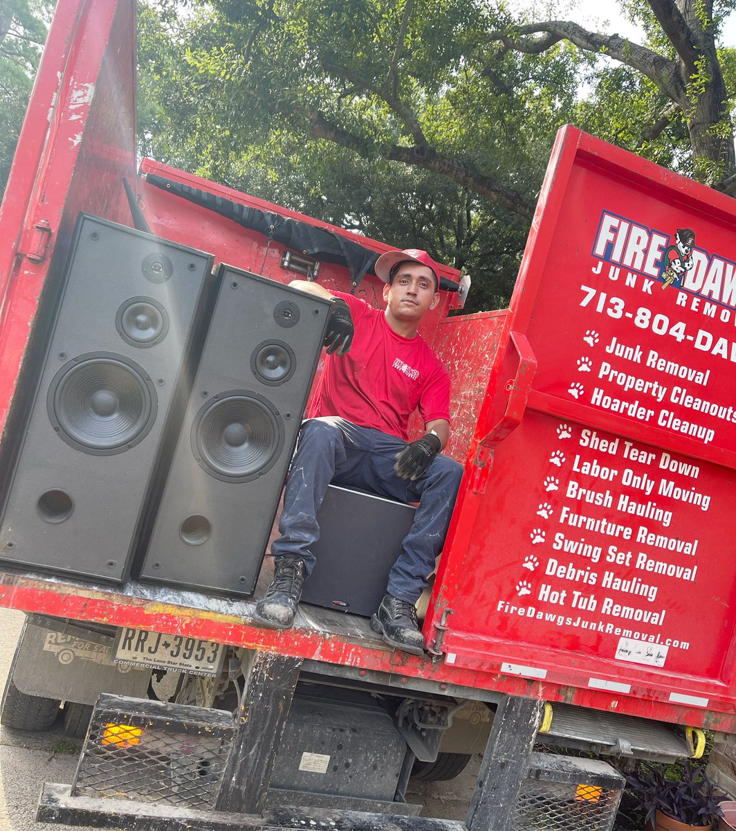 FDJunkRemoval's tweet photo. Ready to turn it up this week! LET’S GO! 🔊 #mondaymotivation #junkhauling #junkremoval #houston https://t.co/JdJfPP7OCM