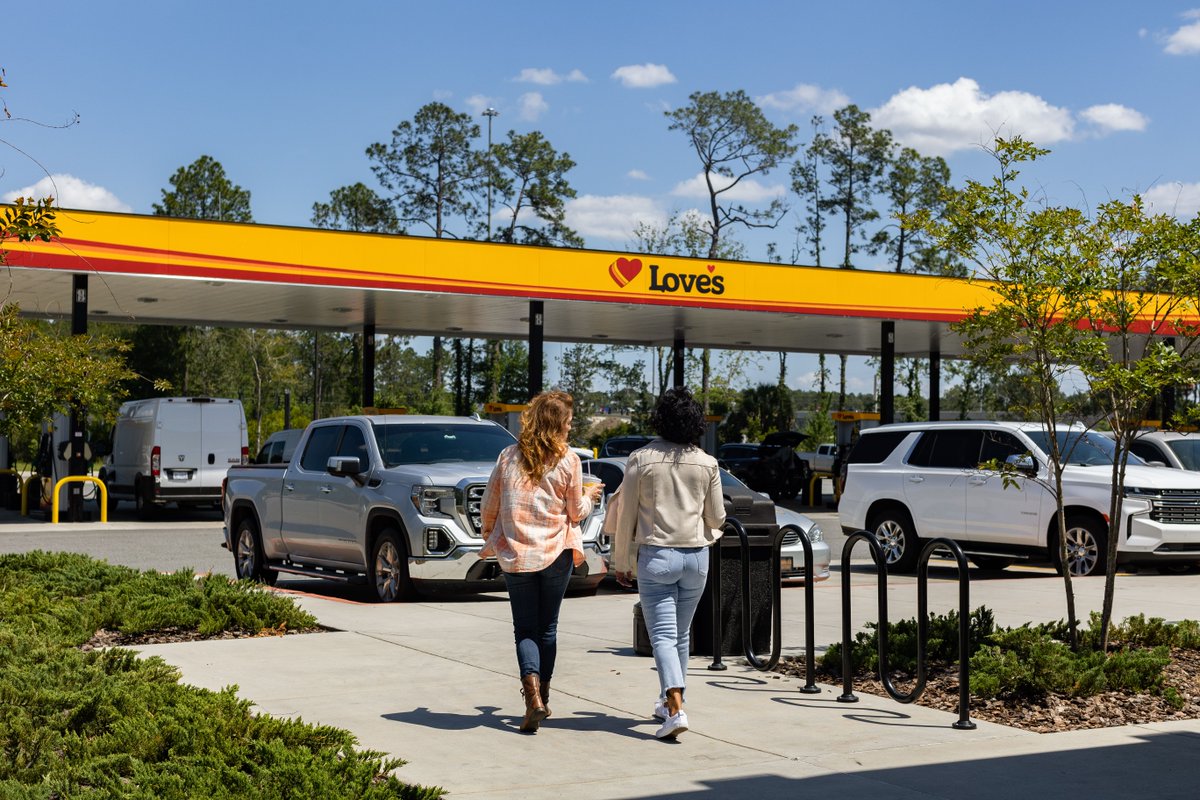 LovesTravelStop's tweet photo. GIVEAWAY ALERT: We're making your summer sweeter by giving away five yearly passes to National Parks in the U.S. To enter, let us know your favorite Love's location and what items you grab when you stop in. Contest ends 7/23. #LovesSummerDrive23 #Giveaway https://t.co/qsDWhxHLUB