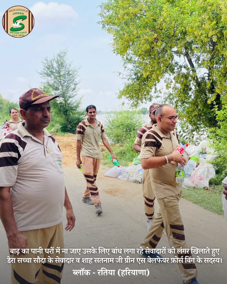 GreenSwelfares's tweet photo. डेरा सच्चा सौदा के सेवादारों ने है ठाना,
ना रहेगा कोई भी भूखा, होगा सबके हिस्से खाना। #SaintDrMSG #FloodRelief #derasachasauda #foodbank https://t.co/lwn3tdyFam