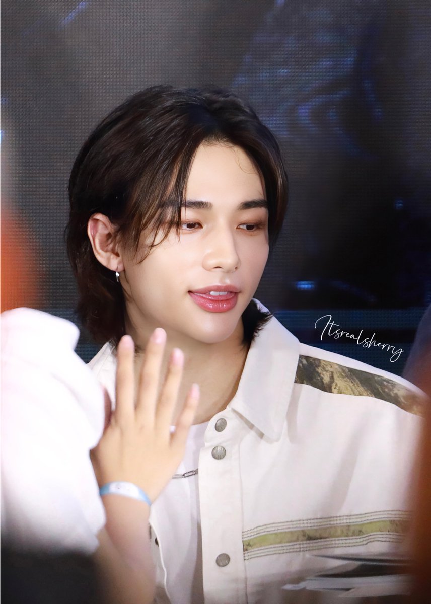 rabbitbombxxx's tweet photo. #Hyunjin #cstay #Stray_Kids #StrayKids #fansign https://t.co/vsHNb8BEf7