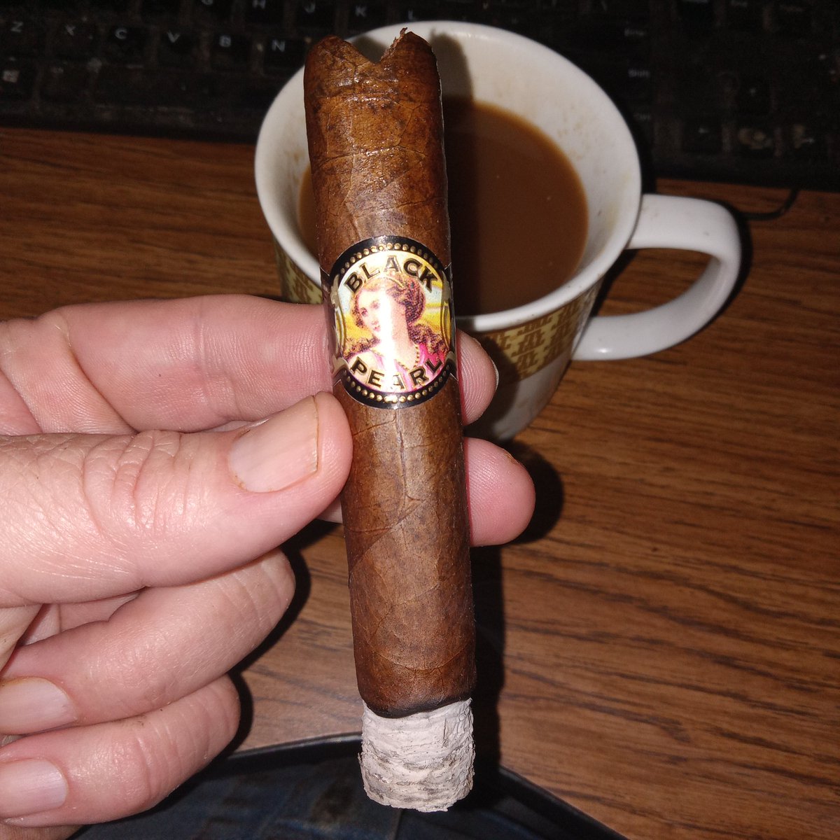 mobarbq's tweet photo. La Perla Habana Black Pearl Morado. #cigars #cigarsandcoffee
#africancameroonwrapper #madeinnicaragua #rated93 https://t.co/AAqLSLtVHm