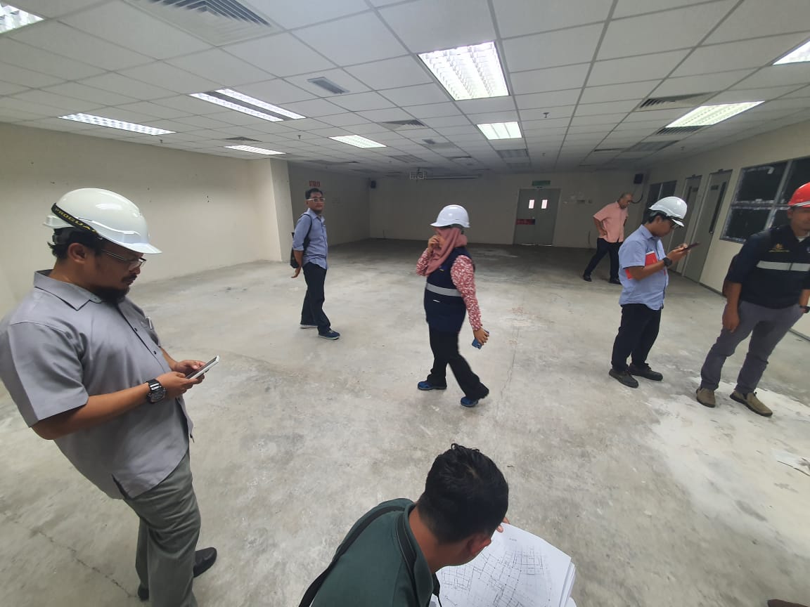 Pemeriksaan forensik struktur di bangunan Fakulti Pengurusan Teknologi dan Perniagaan @UTHM  oleh pegawai BPFS bersama wakil UTHM pada 17.7.2023.
<a href="/CKASHQJKR/">C_KAS@JKR</a> 
<a href="/noreha_nordin/">Noreha Binti Nordin</a> 
<a href="/ronow7682/">Bernard Toides</a>