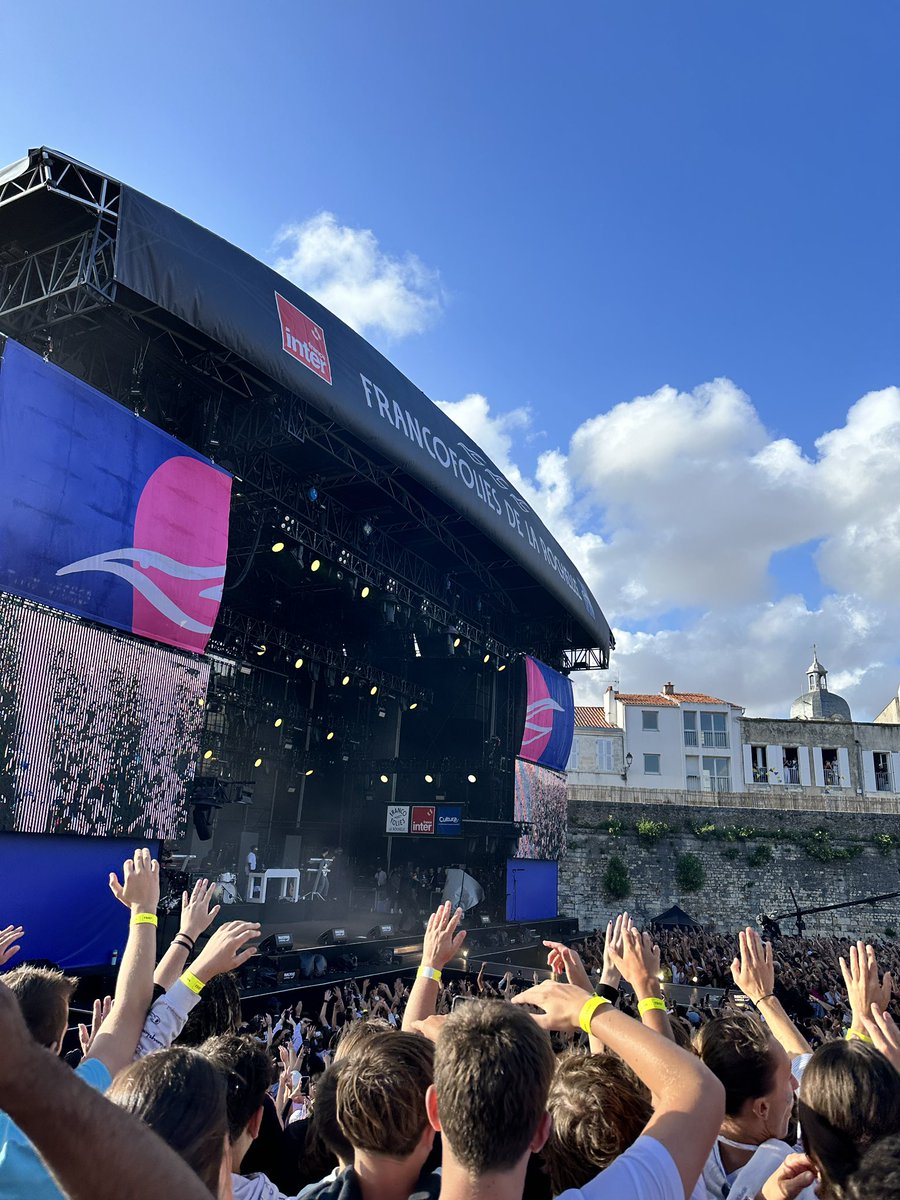 Caross77's tweet photo. Francofolies de La Rochelle, les vieilles charrues, moments incroyables. 🤍 https://t.co/T7OvrcWqm5