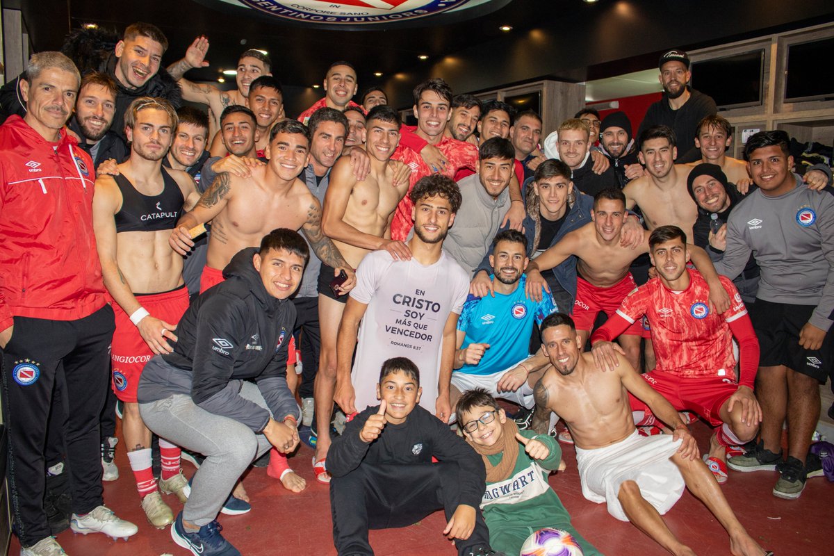 AAAJoficial's tweet photo. #AAAJ La vida por los colores 🥹🔥 https://t.co/h8zjNAem24