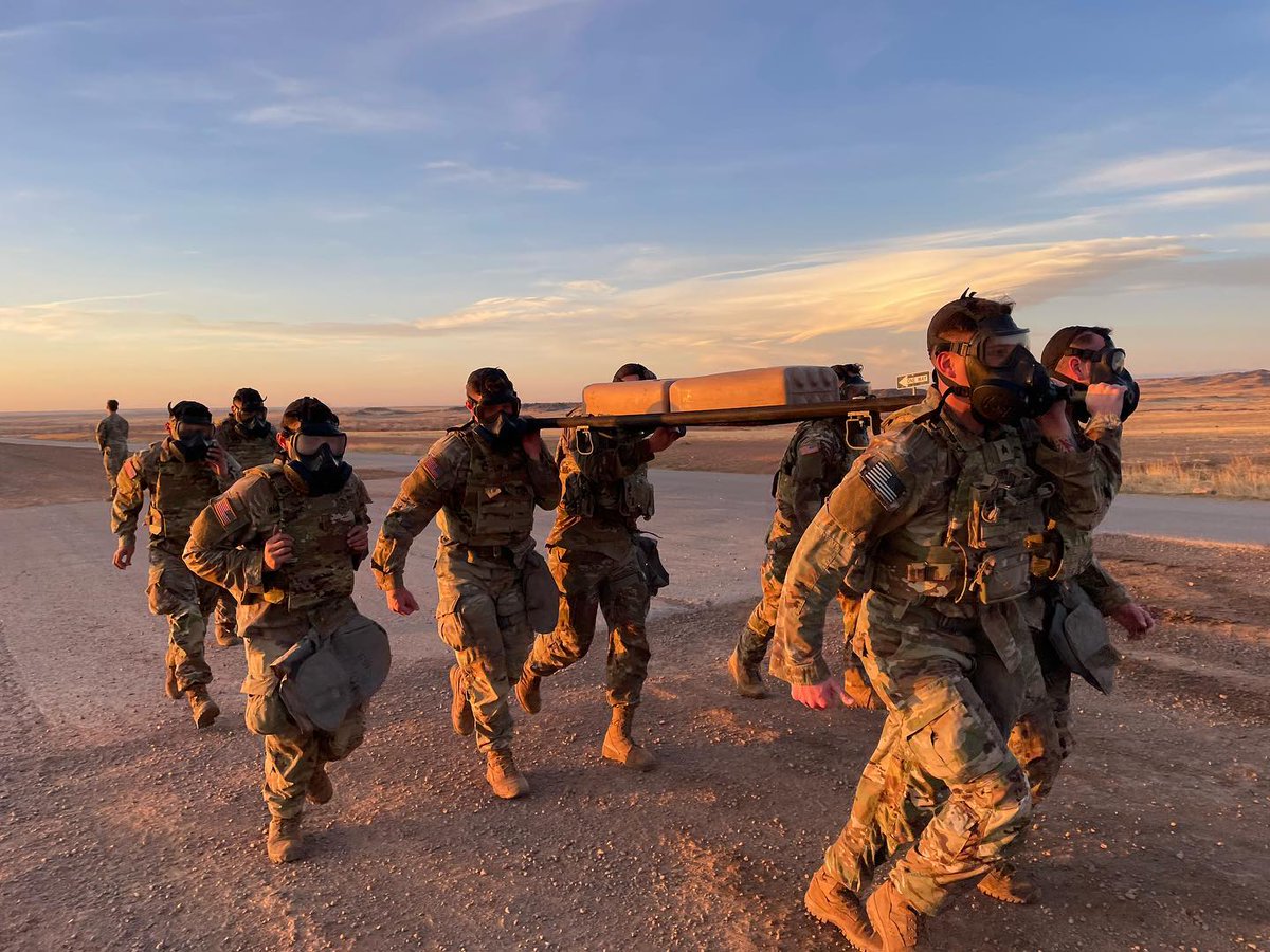 USArmy's tweet photo. #MondayMotivation: @4thInfDiv Soldiers set the pace with an intense PT session.

#BeAllYouCanBe by pushing your limits, breaking barriers and staying mission-ready!

Via @FORSCOM https://t.co/uK6aNAgNrC