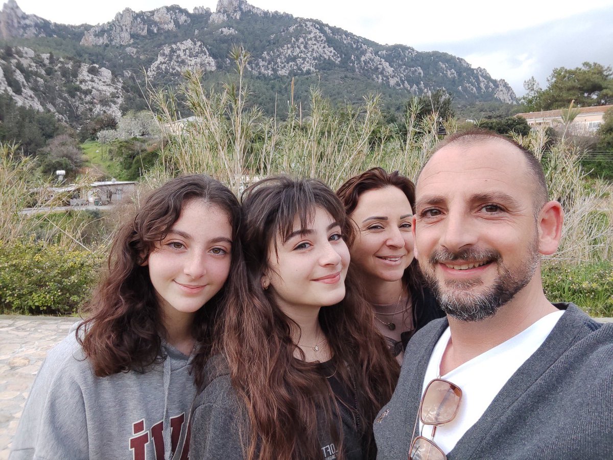 ozandagli78's tweet photo. Çok özledim  canlarımm 😢  Her an kalbimde ve aklımdasınız.  Tekrar buluşacağımız günü hep hayal ediyorum.  Sizi çok ama çok seviyorum 😢

#isiasortakdavamız 
#isiasikielimyakanızda https://t.co/fcQMPWhqhN