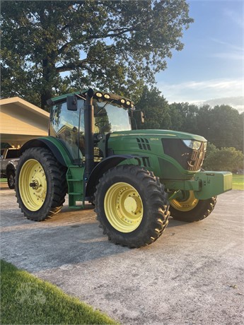 TractorHouse's tweet photo. Mondays got nothing on this 2012 John Deere 6150R, plowing through the week like a boss!
⭐MFWD
⭐150 HP
Link for more details: https://t.co/zN7Lhmae3I
#Monday #Mondays #tractor #JohnDeere #FeaturedTractor #TractorHouse https://t.co/Ebd4ND7qNe