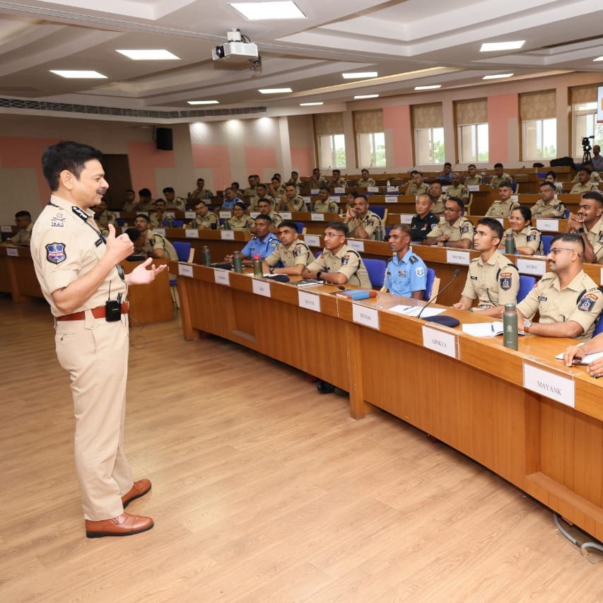 MalkajgiriCop's tweet photo. #CP_Rachakonda Sri #DS_Chauhan,IPS has been invited by #SVPNPA to interact with #75_RR trainee #IPS officers and deliver lecture on imp topic of #JUDICIAL_ENQUIRIES. Two sessions are being taken up today & tomorrow.
@HMOIndia @mahmoodalibrs @TelanganaDGP @svpnpahyd @TelanganaCOPs https://t.co/ctqtquK8GV
