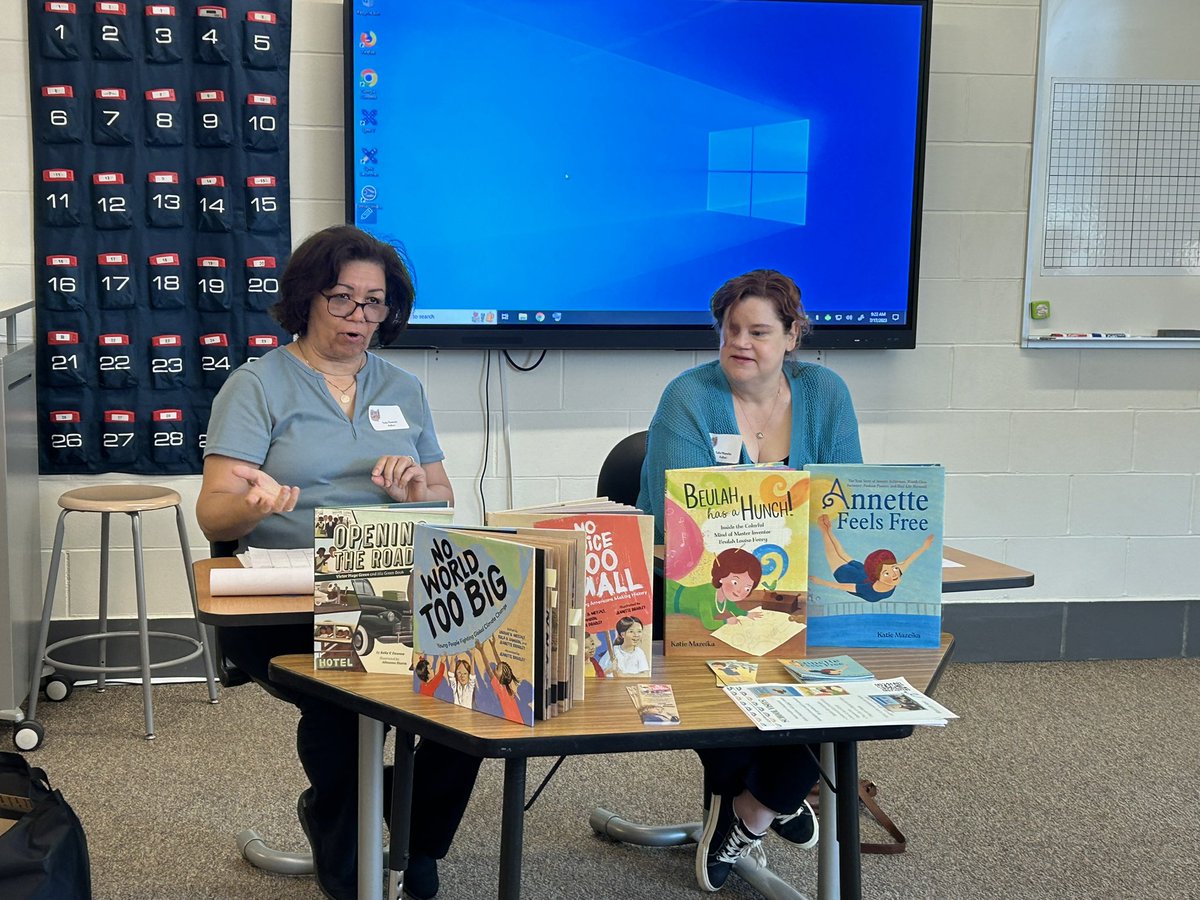 jacinda_yonker's tweet photo. Author Sessions #nerdcampOH https://t.co/DTpPDBOn3R