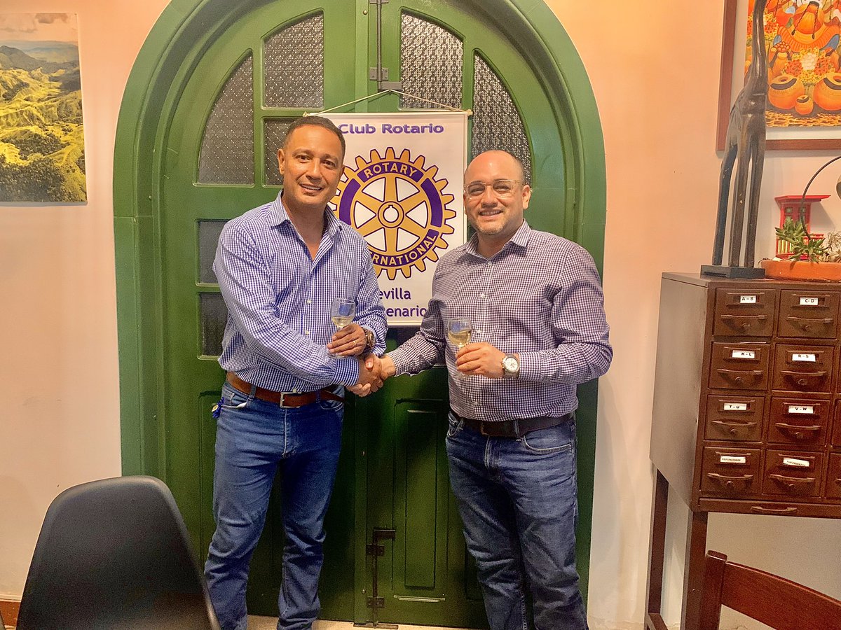 RotarioSevilla's tweet image. Ceremonia de transmisión de mando. El CR SEVILLA CENTENARIO celebró un nuevo año Rotario con la ceremonia de transmisión de mando y la Planeación de nuevas metas y labores. #Rotary #GenteDeAccion #Distrito4281