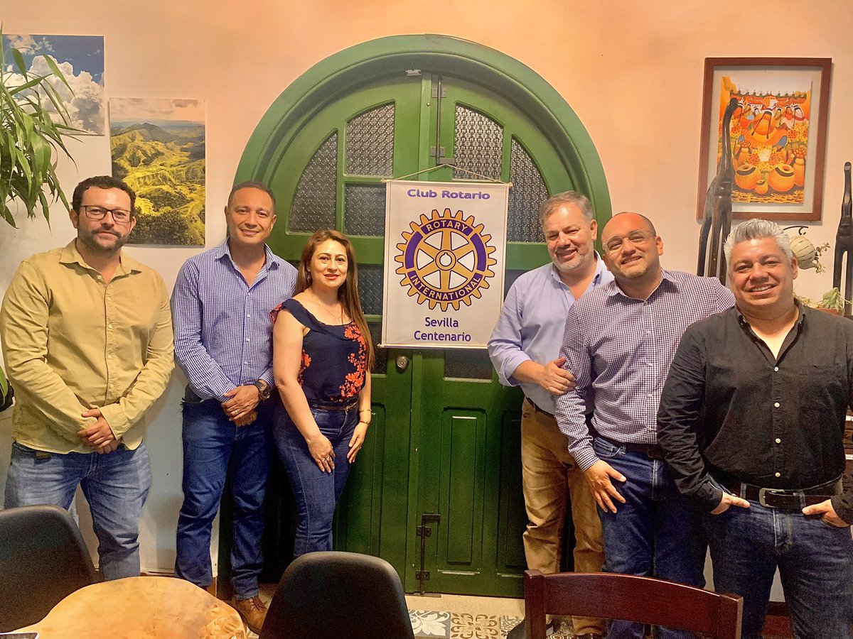 RotarioSevilla's tweet image. Ceremonia de transmisión de mando. El CR SEVILLA CENTENARIO celebró un nuevo año Rotario con la ceremonia de transmisión de mando y la Planeación de nuevas metas y labores. #Rotary #GenteDeAccion #Distrito4281