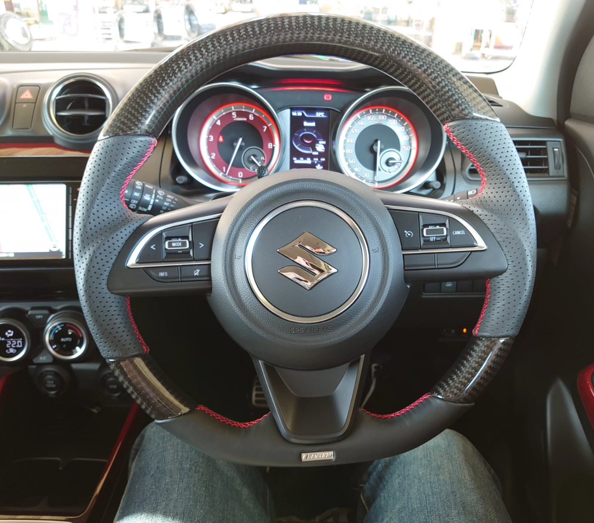 zc33s190528's tweet photo. 今日GReddy ステアリング ブラックカーボン レッドステッチとシフトノブを取付けしてもらった、やはりGReddy ステアリング ブラックカーボンは見た目も良く太く握り心地が良くて最高😊👍
シフトノブも操作しやすくなった👍
#trustracing #TRUST #トラスト
#greddy #GReddy https://t.co/tsYzF99f8M