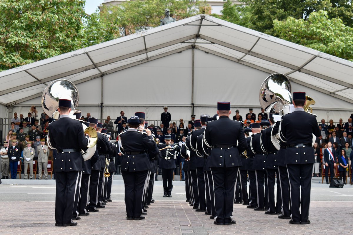 Pour bien commencer la semaine, retour en images sur le très beau défilé du #14Juillet vendredi dernier à #Lille. 🤩🇫🇷🪖
#FiersdenosSoldats