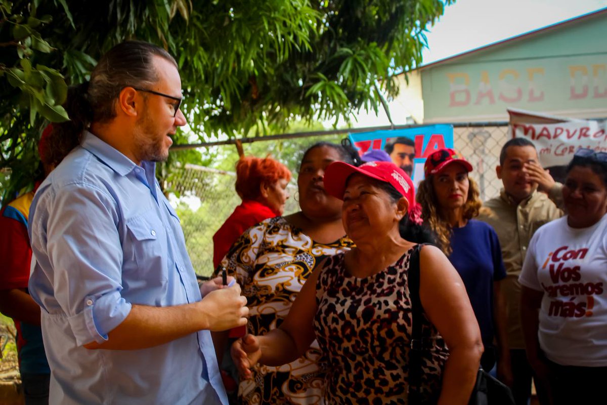 clavedecolonial's tweet photo. «A veces se piensa que la política es un oficio para gente que quiere enriquecerse o enaltecerse; nos olvidamos que la política es un noble oficio, es un oficio noble de todo ser humano.

La política es un servicio cuando es obediencia», destaca Enrique Dussel. https://t.co/YqmTXFzMEq