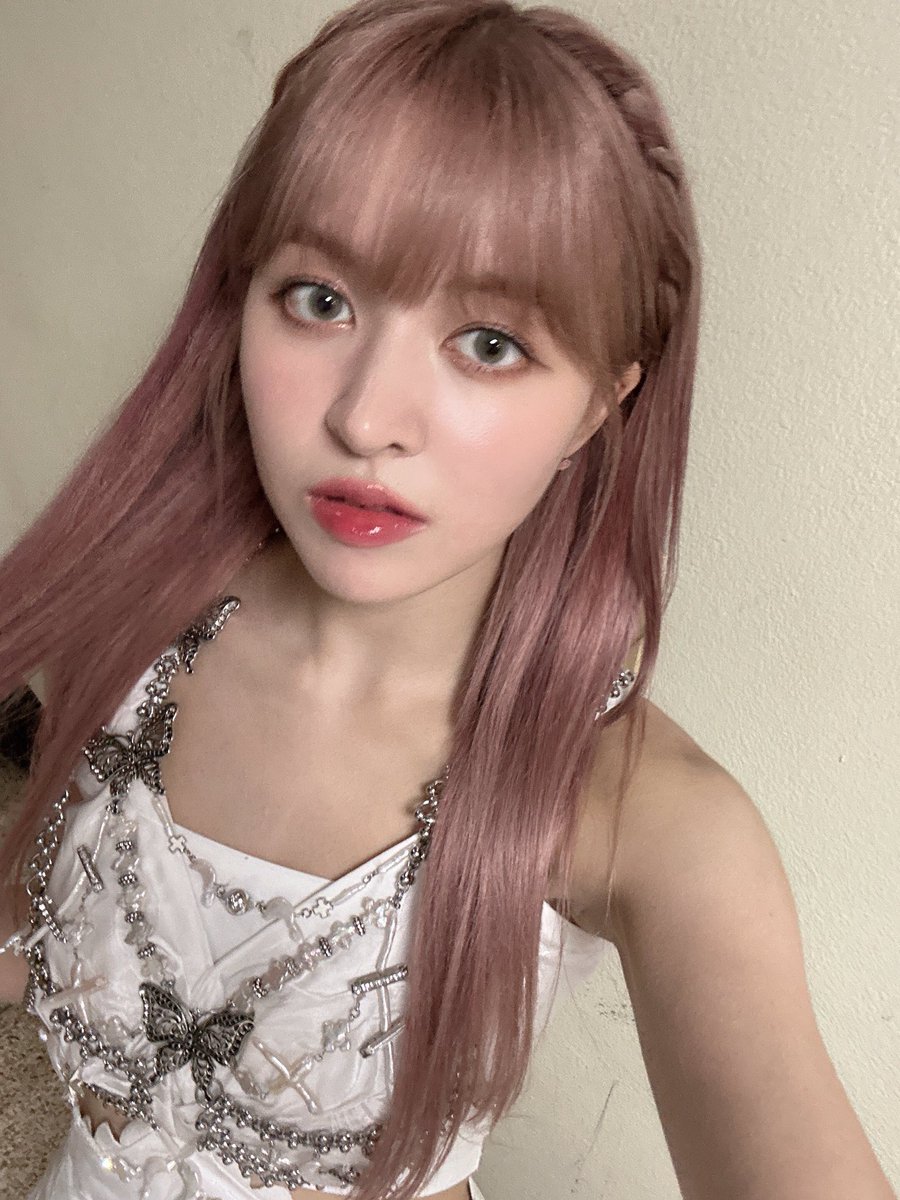 lilysbbl's tweet photo. 📸 [170723] 10.46 PM KST https://t.co/QMVUbvTzis