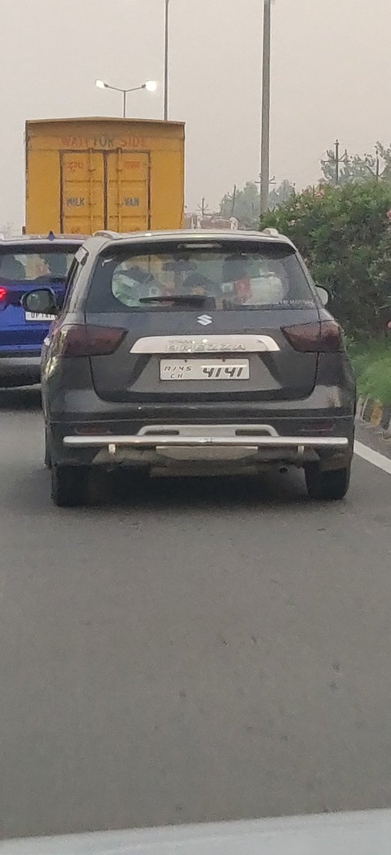 BalramBansal's tweet photo. Whose car is this? Must be of some powerful person... New stroke of number plate 🤔
@dtptraffic
@traffic_jpr 
@MORTHIndia https://t.co/OW5tDbE92H