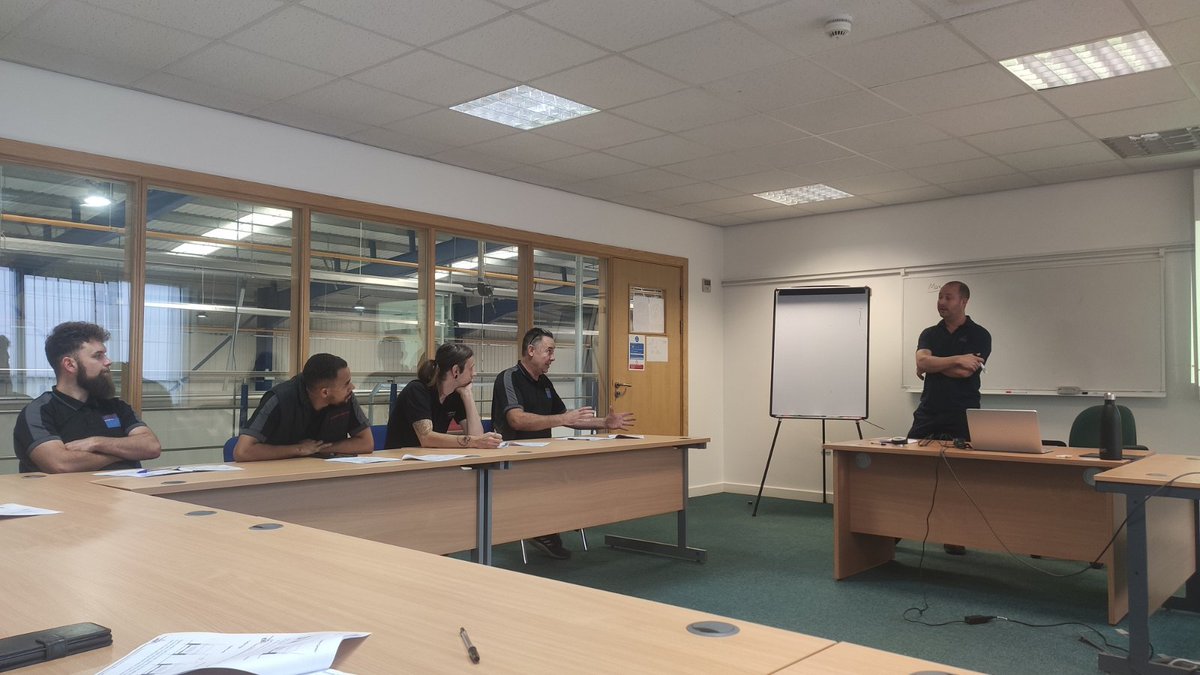 supertracker's tweet image. A very successful commercial wheel alignment training session for our Supertracker engineers. Thanks to Doncaster GTA Training School 😊
@gta_apprenticeships
#straightforwardwheelalignment #wheelalignmenttraining #learningneverstops