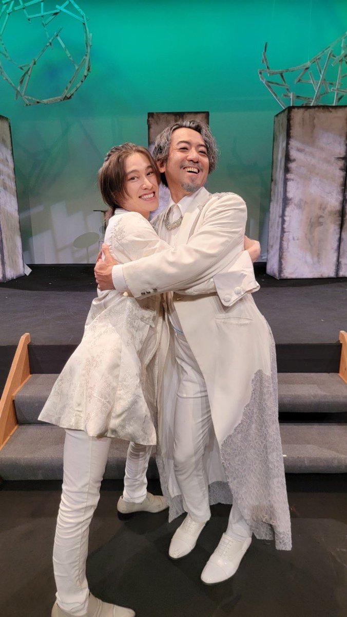 seki_hayata818's tweet photo. 舞台ハムレット

千秋楽無事終了しました！
沢山の応援やタペストリー、差し入れ、メッセージなどありがとうございました！！

あっという間で、沢山の素敵なキャストの皆さんとご一緒できて最高な５日間でした！
ありがとうございました！ https://t.co/YhjvnWvEuT