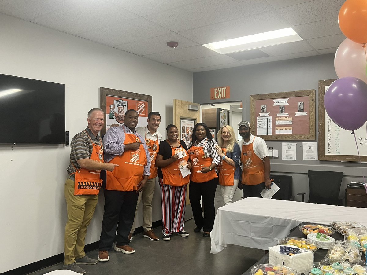 Shout out to our Kitchen Designer Charmaine for being the specialist of the month. You rock 💥 @mr_richardson @MarkCoxHD @mlindsey1223 @EileenClaar1 @EllinProds @philp_scott