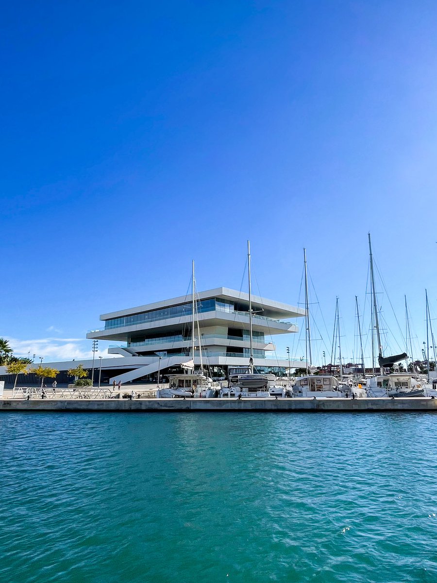 “Veles e Vents”, the America’s Cup Building by architect Chipperfield #valencia #spain

#spagna #architecture  #architettura #building #water #palazzo #acqua #davidchipperfield #harbor #americascup #coppaamerica #artist #traveling #porto #sailing #sailingship #sailboat #regatta