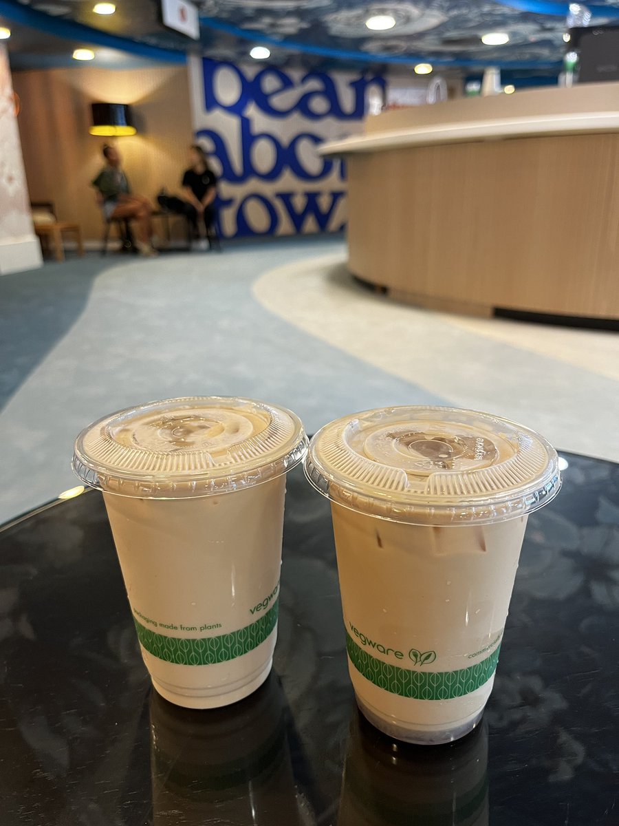 ahipoke_san's tweet photo. オープンほやほやのDFS内でコーヒー☕️タイム😍
涼しくて良いね😊
Bean About Town
#ハワイ　
#DFS 
#beanabouttown https://t.co/Y6VzoezKUK