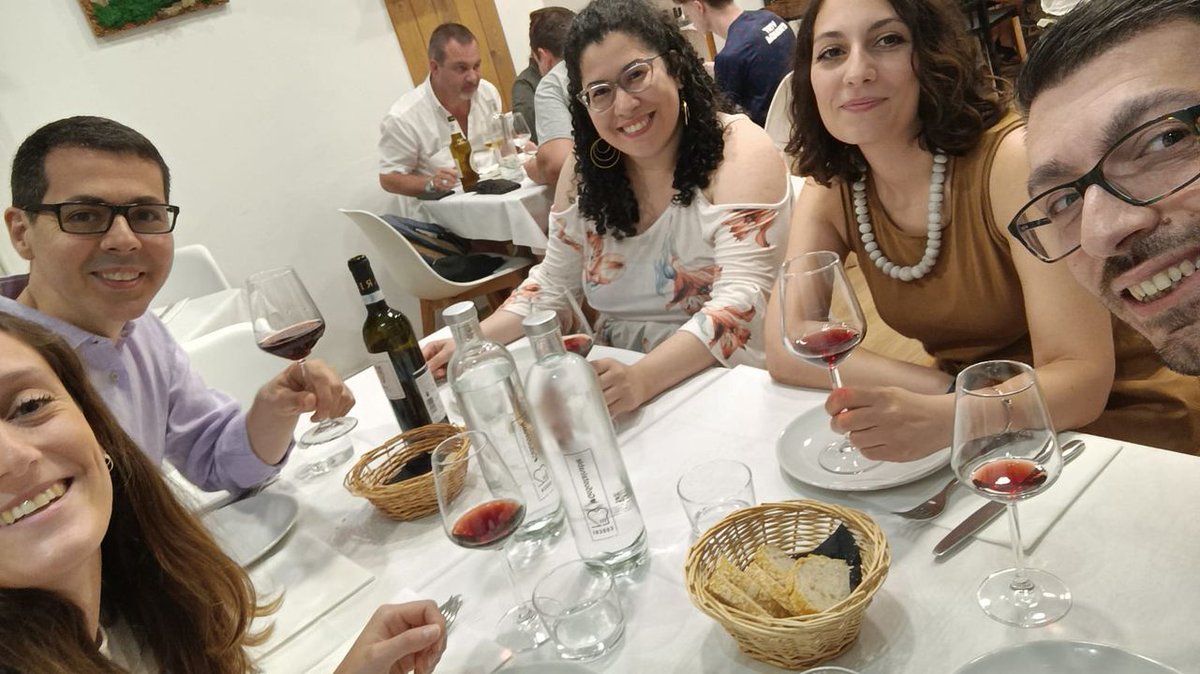 Il #team WpSEO si è riunito per una serata di relax e condivisione, nutrendo la voglia di ridere e condividere idee. Un benvenuto speciale alla nostra nuova Social Media Manager! :cenno::stella2:
Continuiamo a crescere e realizzare grandi cose insieme! :muscolo: