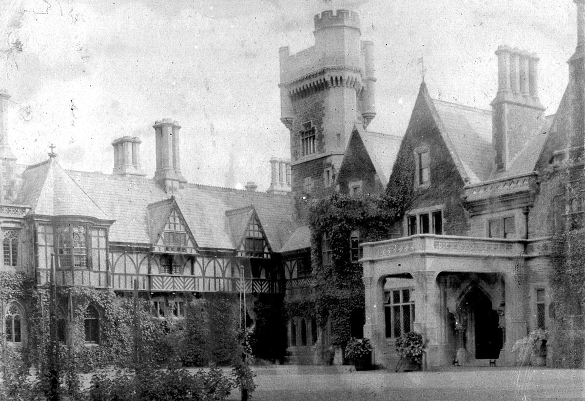 We are looking for volunteer tour guides to conduct our new tour of the house which we will be launching soon. 

We will be running informal training days:
25 July: 12:00-16:00
28 July: 10:00-14:00
29 July: 09:00-12:00

Get in touch for more information: enquiry@insolecourt.org