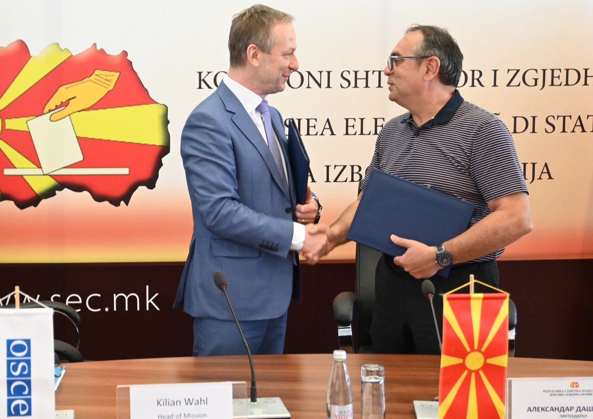 OSCE_Skopje's tweet photo. For fair, democratic, and inclusive #elections that ensure equal participation for all citizens: Ambassador Kilian Wahl, &amp; Aleksandar Dashtevski of @Izbori_Mk, signed an MoU to collaborate on building a well-functioning electoral system adhering. #ItsAboutPeople https://t.co/G2zoJzpINH
