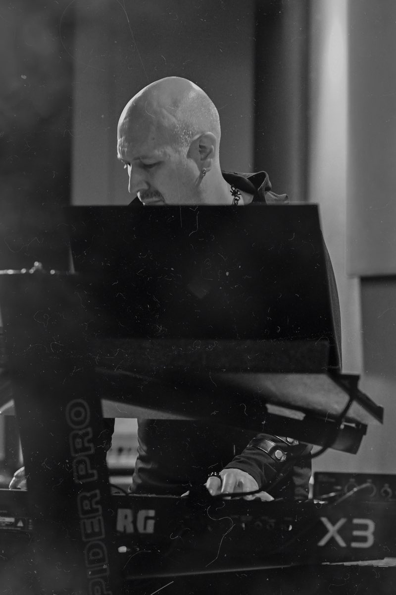 AOTB_band's tweet photo. The story is unfolding, one note at a time.
#ConquerYourBattlefield
#keyboards #keyboardists #metalmusic #metalmusicians #bandrehearsal https://t.co/Lh2OoPKaQJ