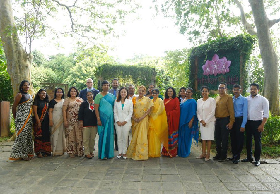 USAmbSL's tweet image. Today I met with members of Sri Lanka&apos;s Women Parliamentarians’ Caucus  as they prepare for an upcoming study tour to New Zealand funded by @USAIDSriLanka to #changetheratio by promoting women’s political leadership &amp;amp; gender equity. Great to partner with democratic partners…
